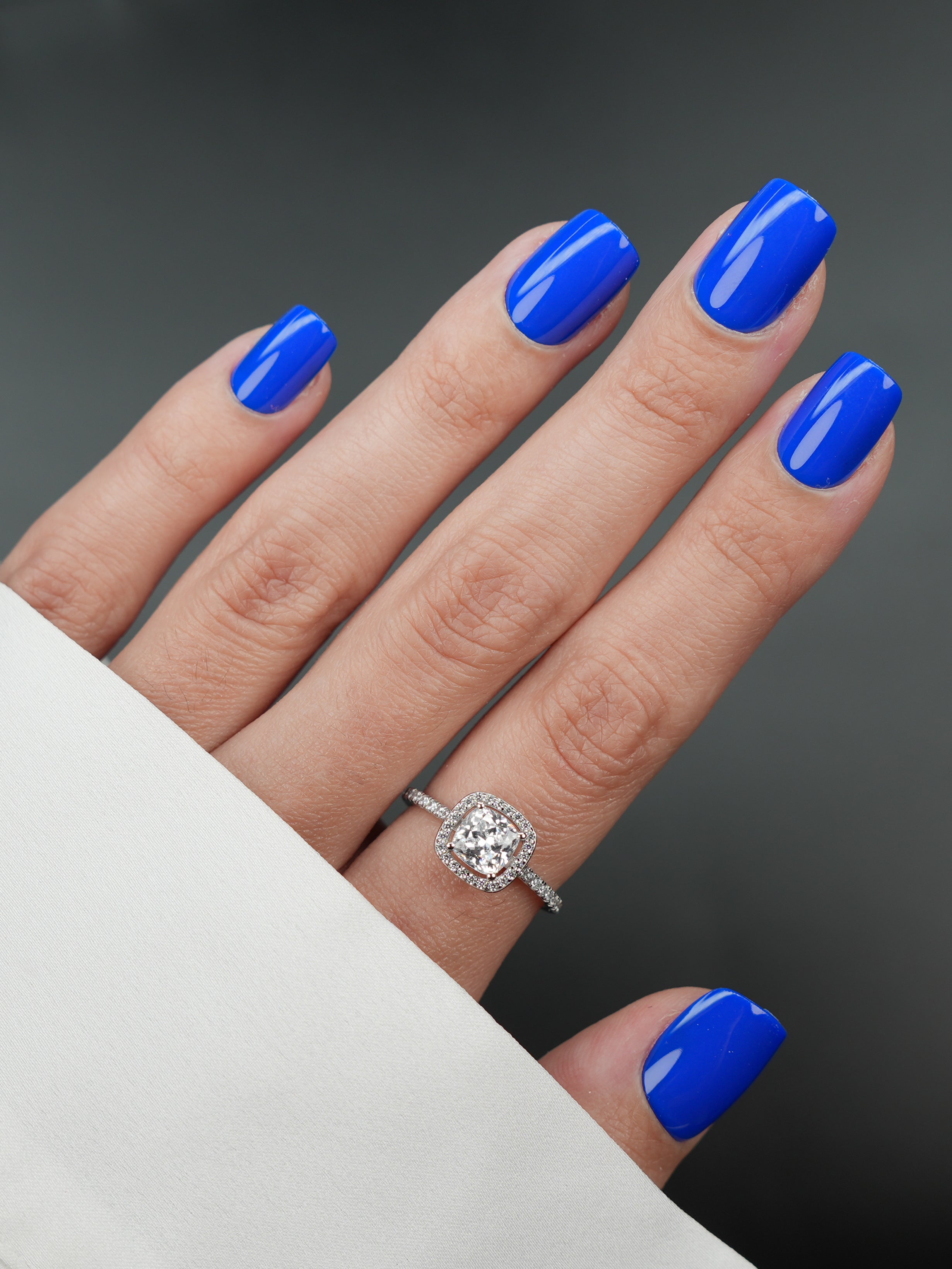 Blue Nails: Dive Into the Coolest Nail Trends - 9