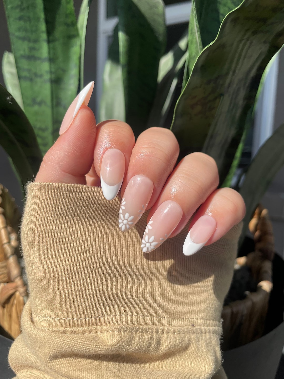 The Art of French Nails: A Guide to Mastering the Classic Look - 6