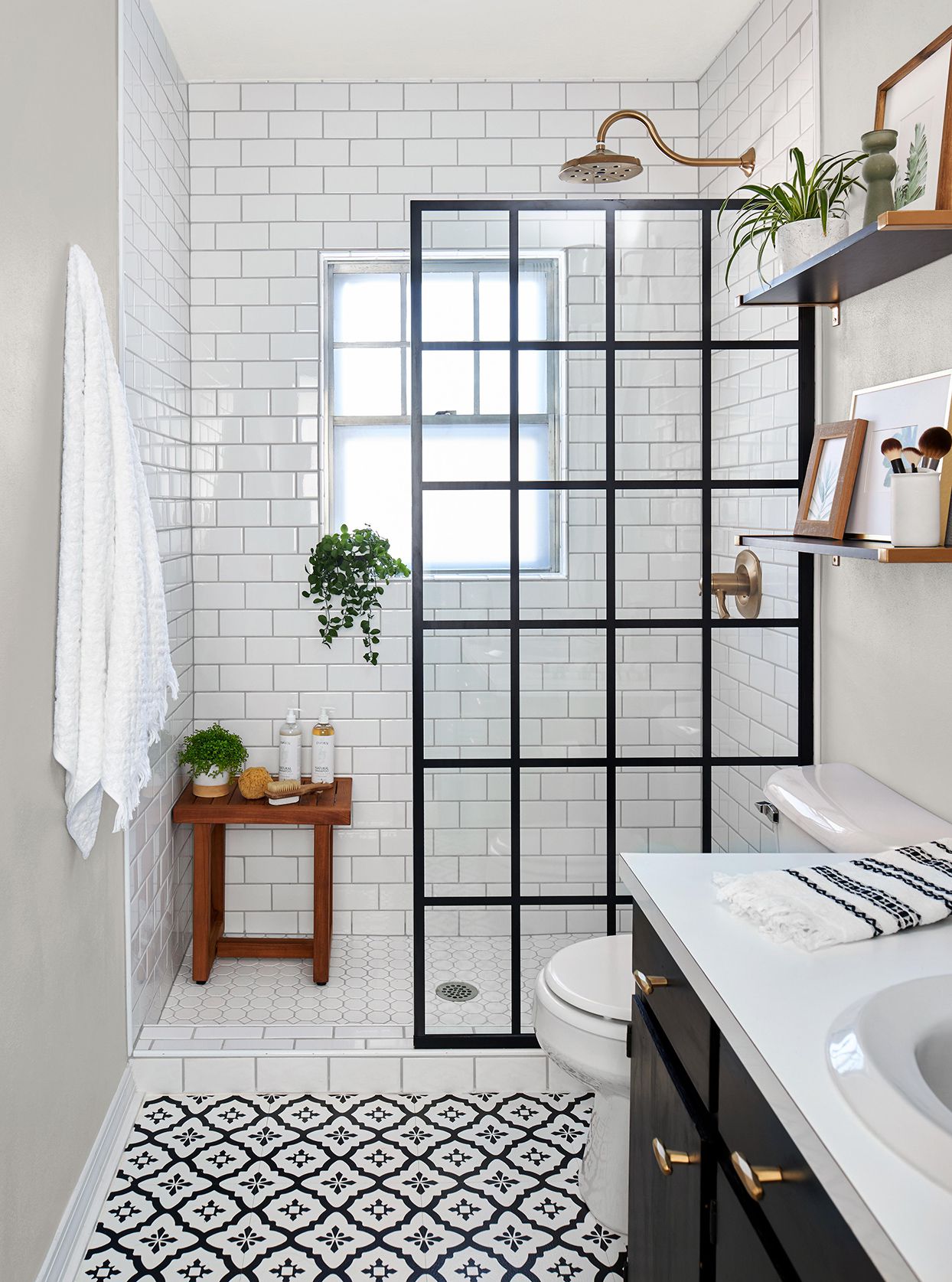 Bathroom Remodel: Creative Ideas for a Modern and Functional Space - 1