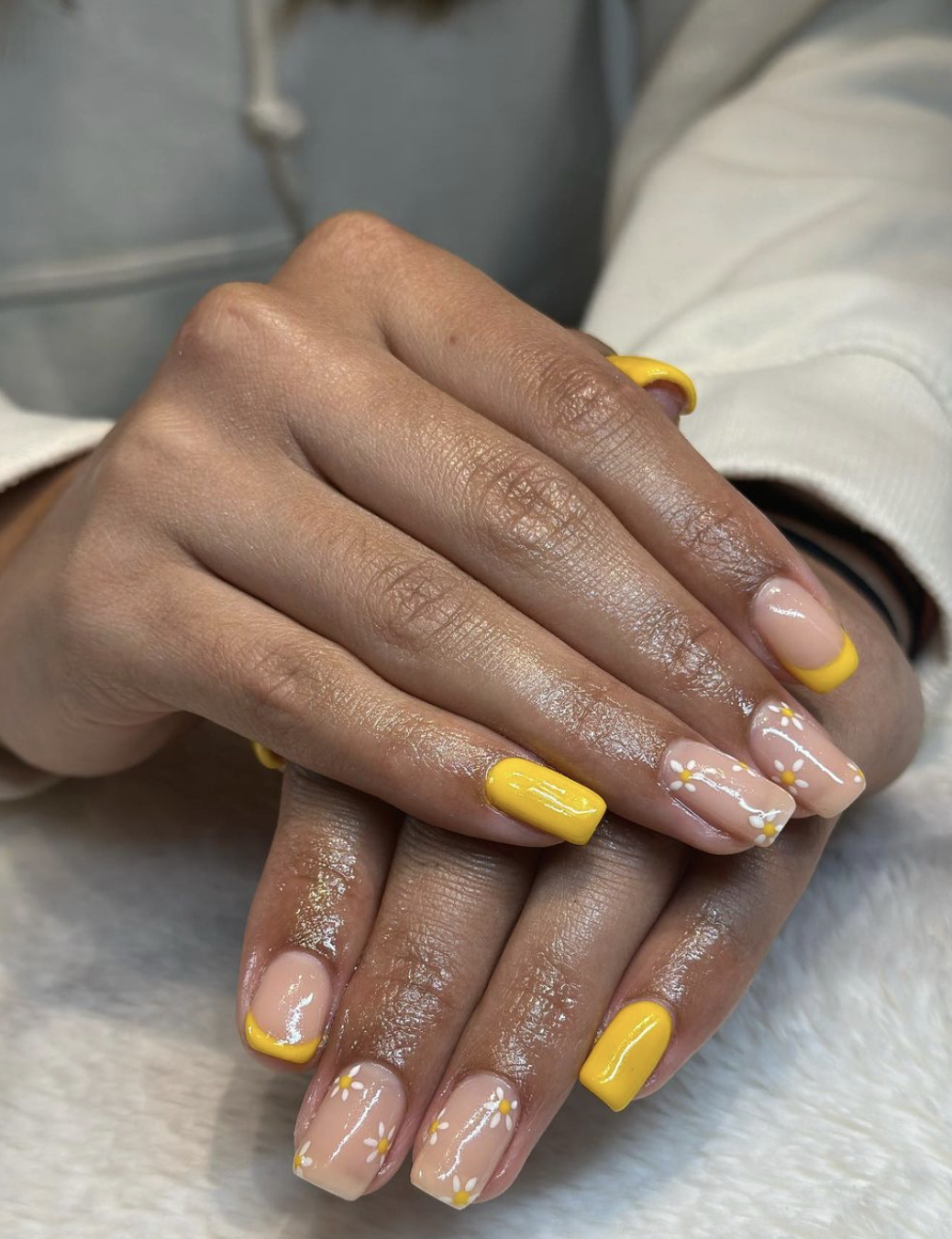 Yellow Nails: Bright and Bold Designs to Try Now - 10