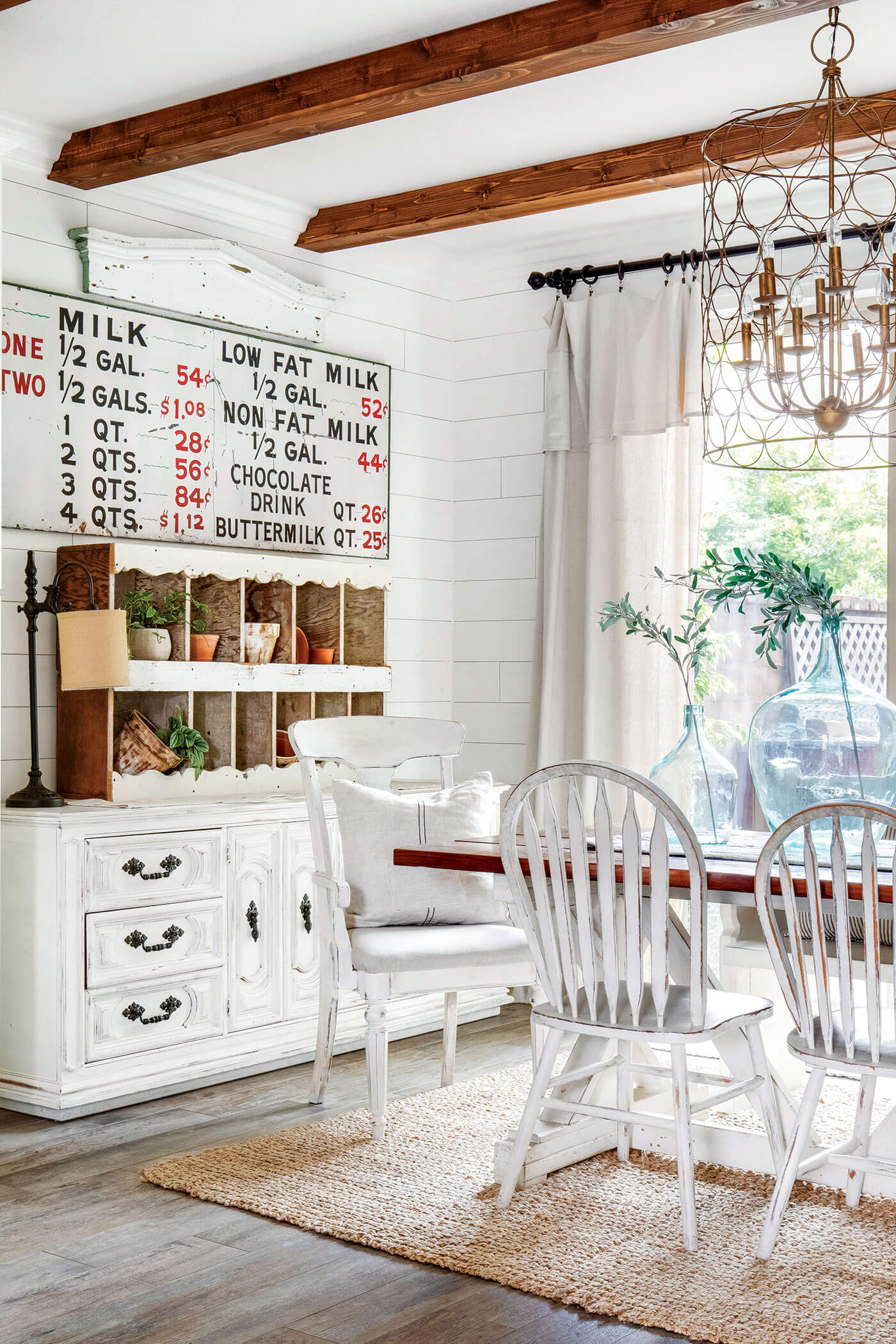 Vintage Farmhouse Decor: Timeless Charm Meets Rustic Elegance - 3