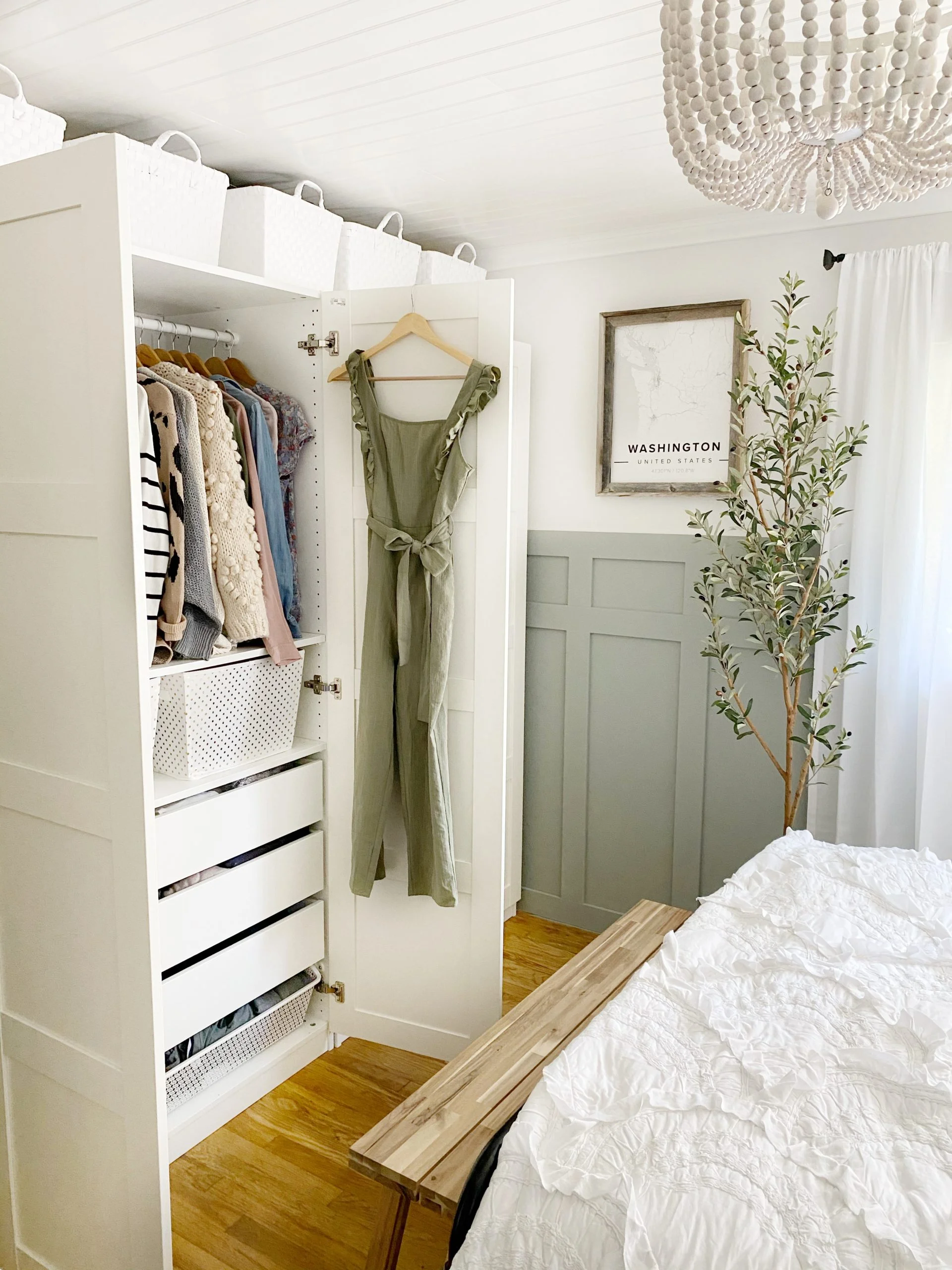 Mastering Bedroom Organization: Tips and Strategies for a Clean, Relaxed Space - 4