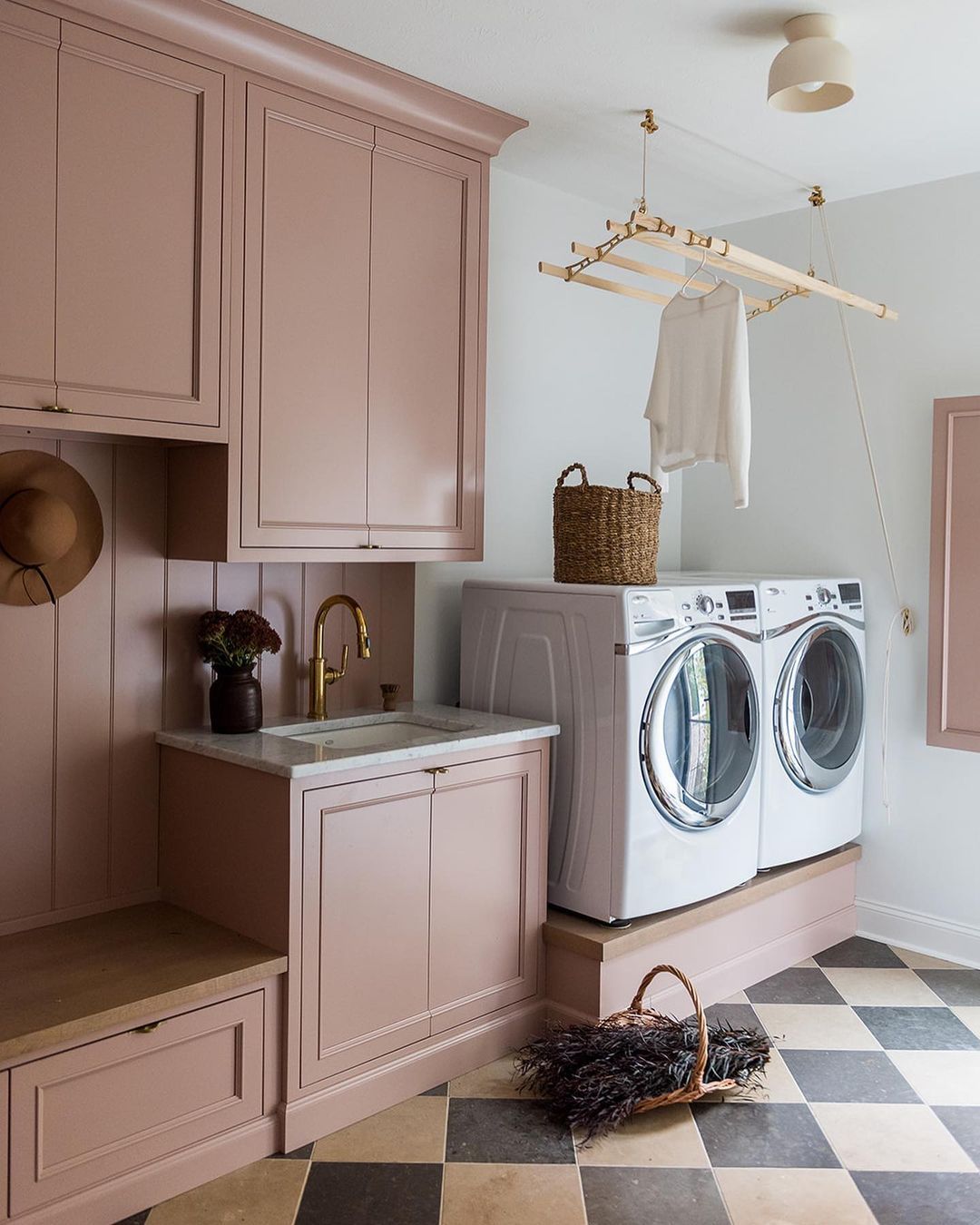 10 Creative Laundry Room Ideas for a Stylish and Functional Space - 1