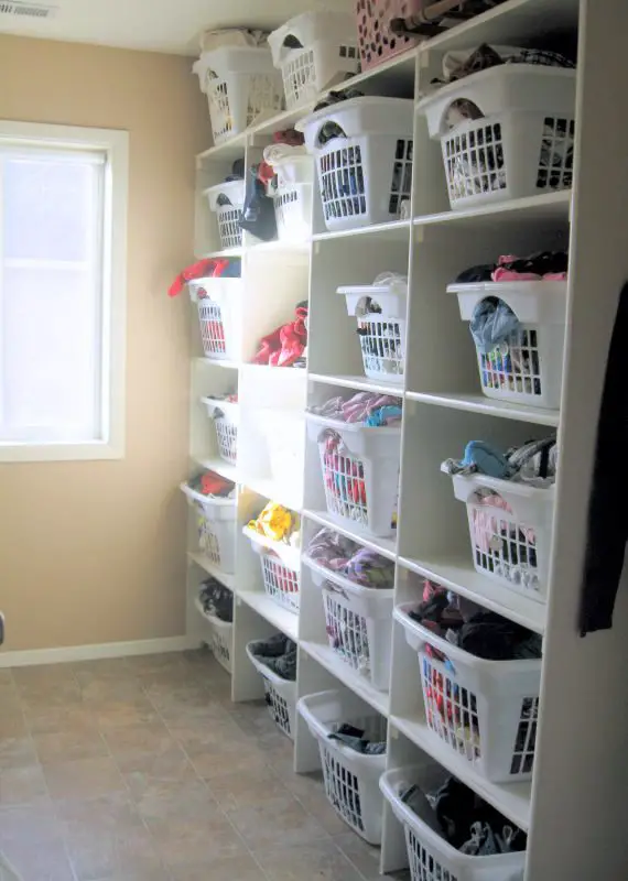 Effective Laundry Basket Storage Ideas That Maximize Space - 2