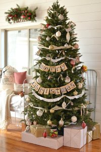 Farmhouse Christmas Tree Ideas: Bringing Rustic Charm to Your Holiday Decor